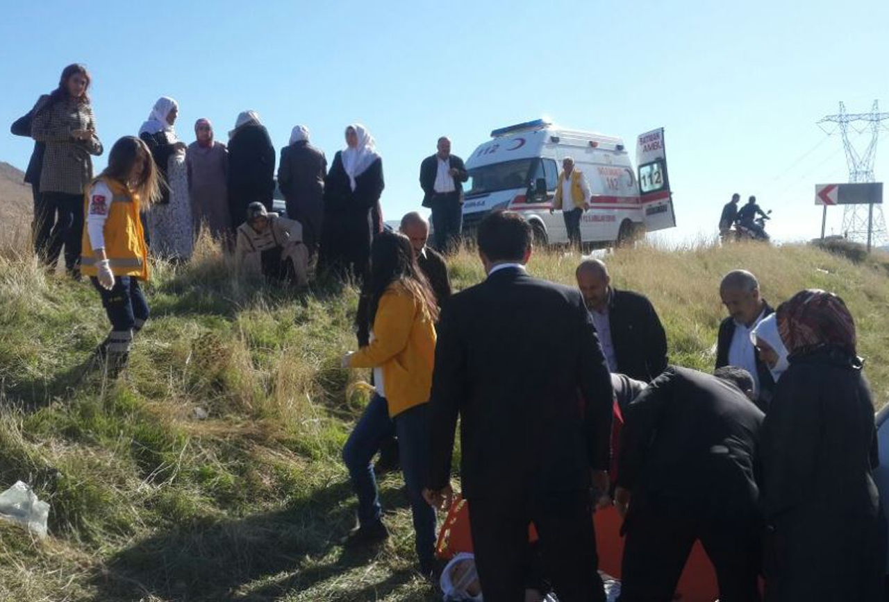 Batman-Hasankeyf yolunda kaza: 7 yaralı Batman-Hasankeyf yolunda kaza: 7 yaralı